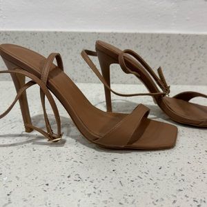 NWT BiLLiNi Nude Heel SIZE 7